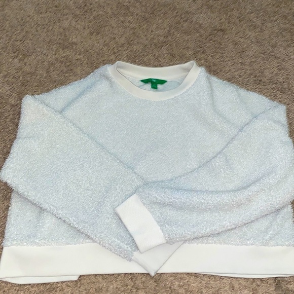 Women’s dip white crop top with sleeves - Picture 1 of 3